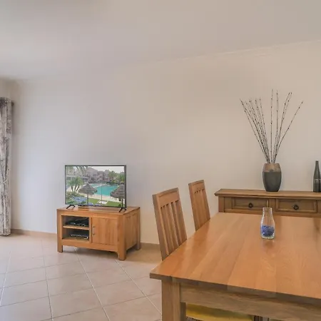 Top-floor 2 Bedroom With Sea View And Pool Luz