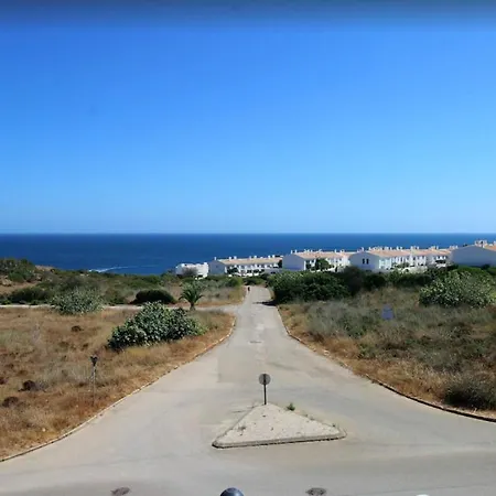 Top-floor 2 Bedroom With Sea View And Pool