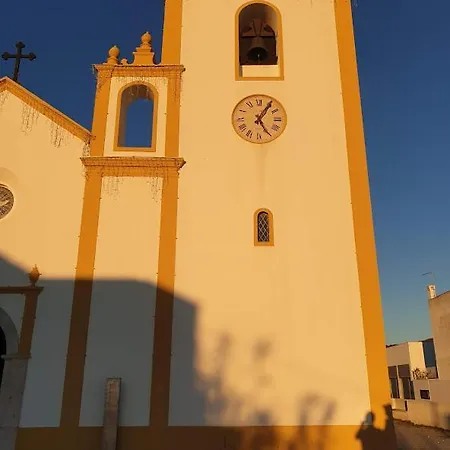 Top-floor 2 Bedroom With Sea View And Pool *