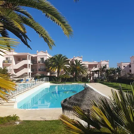 Top-floor 2 Bedroom With Sea View And Pool