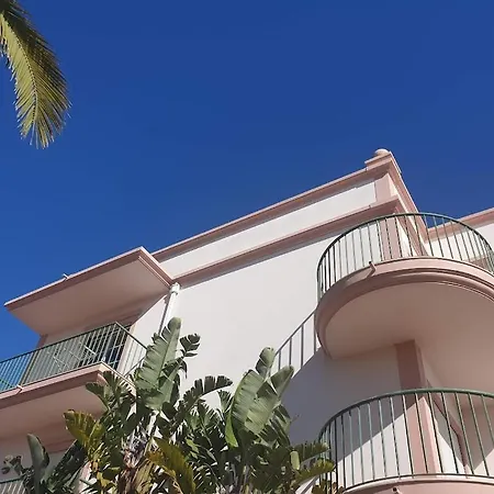 Top-floor 2 Bedroom With Sea View And Pool Daire