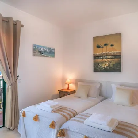 דירה Top-floor 2 Bedroom With Sea View And Pool