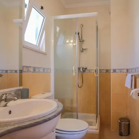 Top-floor 2 Bedroom With Sea View And Pool Apartment