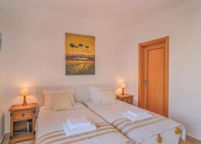 Top-floor 2 Bedroom With Sea View And Pool Appartement *
