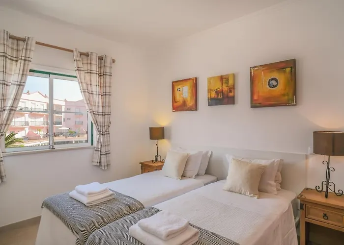 Top-floor 2 Bedroom With Sea View And Pool Appartement
