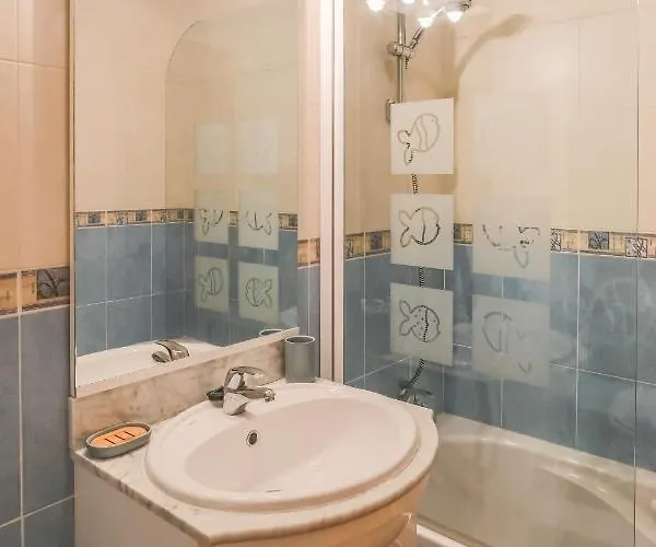 Top-floor 2 Bedroom With Sea View And Pool Appartement