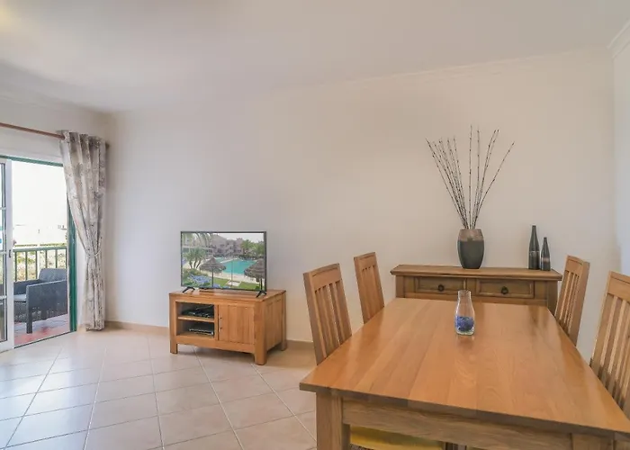 Top-floor 2 Bedroom With Sea View And Pool Luz