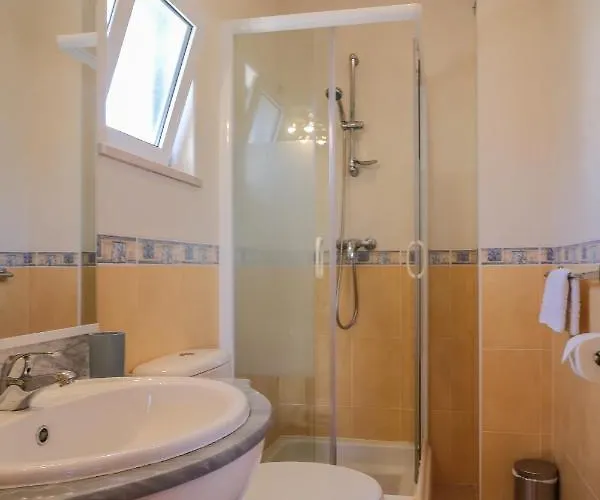 Top-floor 2 Bedroom With Sea View And Pool Appartement