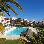 Top-floor 2 Bedroom With Sea View And Pool